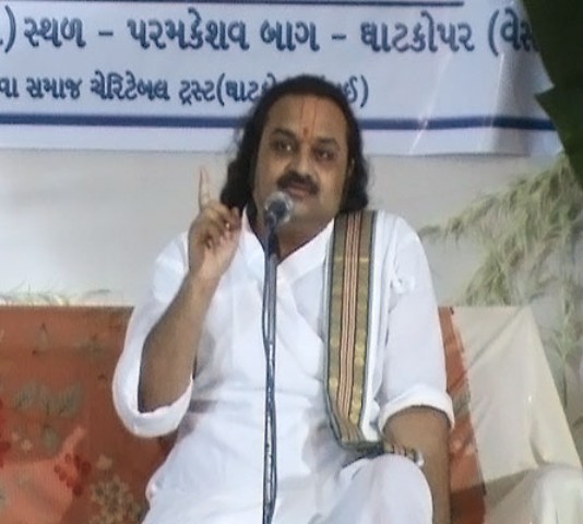 Shri Murlidharlalji Maharajshri (Milan BavaShri) - Ghatkopar,Mumbai...Kamvan